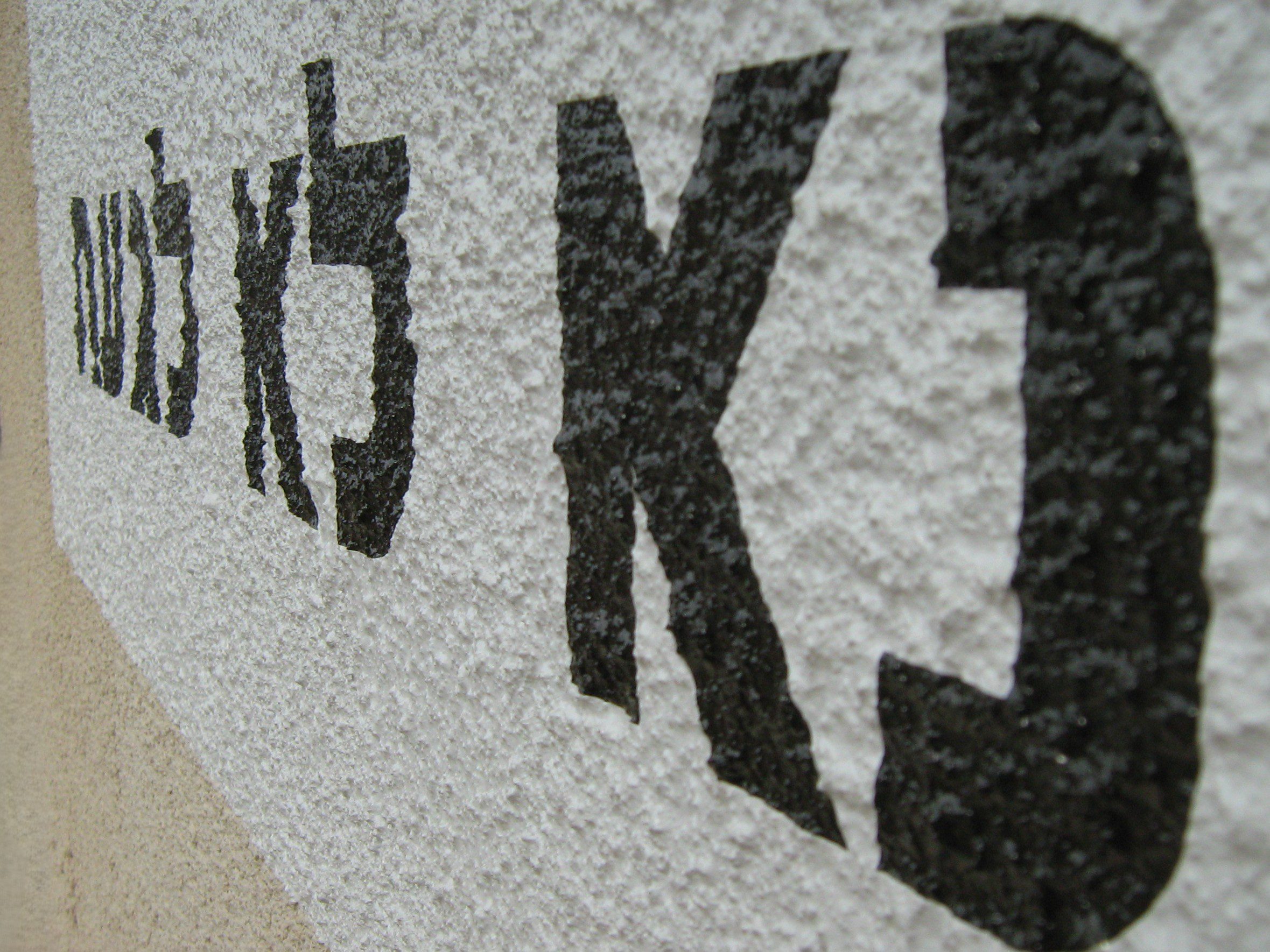 מדבקות למשטחים מאתגרים